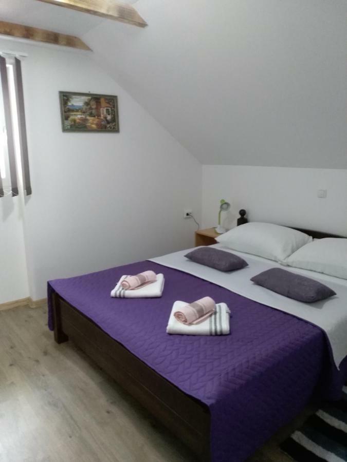 Apartman Nina Licko Petrovo Selo Dış mekan fotoğraf