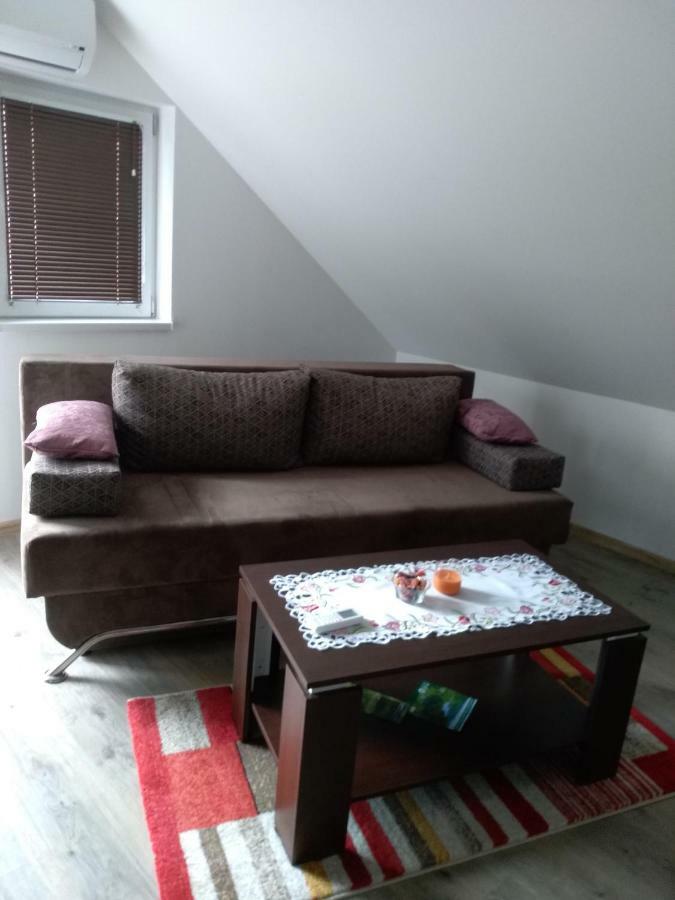 Apartman Nina Licko Petrovo Selo Dış mekan fotoğraf