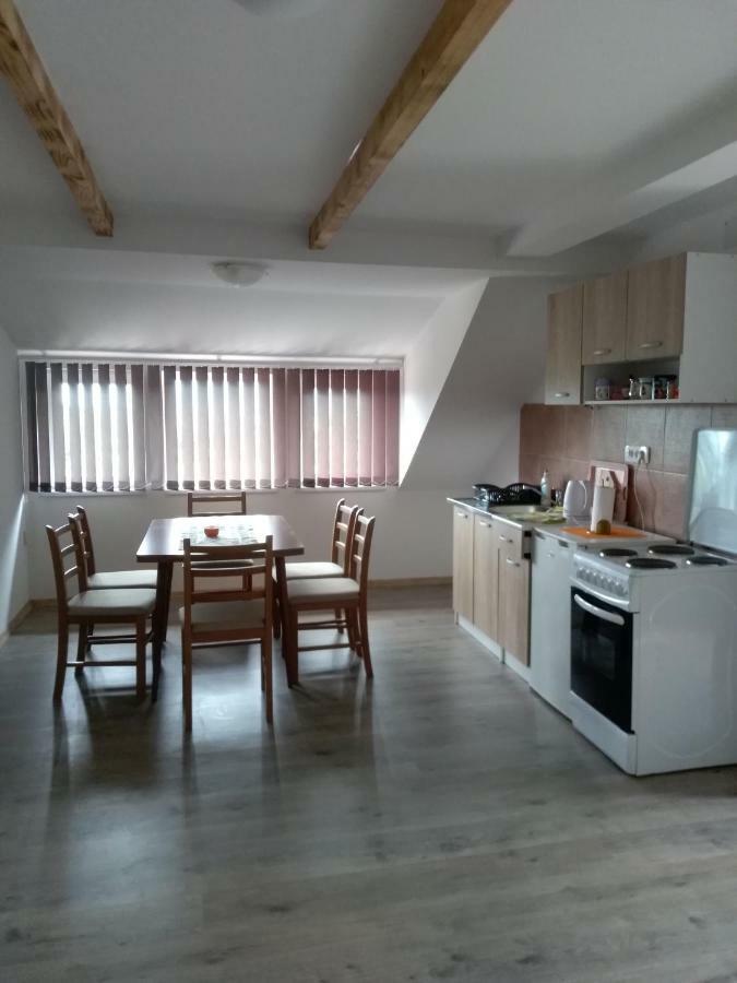 Apartman Nina Licko Petrovo Selo Dış mekan fotoğraf