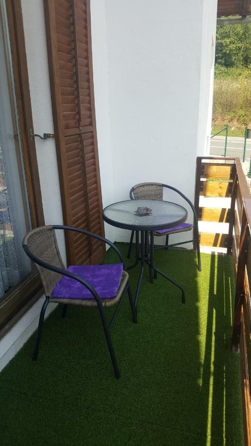 Apartman Nina Licko Petrovo Selo Dış mekan fotoğraf