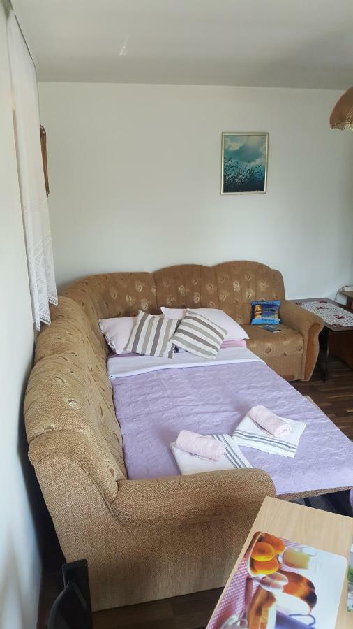 Apartman Nina Licko Petrovo Selo Dış mekan fotoğraf