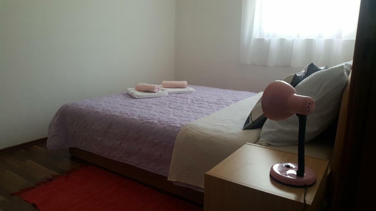 Apartman Nina Licko Petrovo Selo Dış mekan fotoğraf