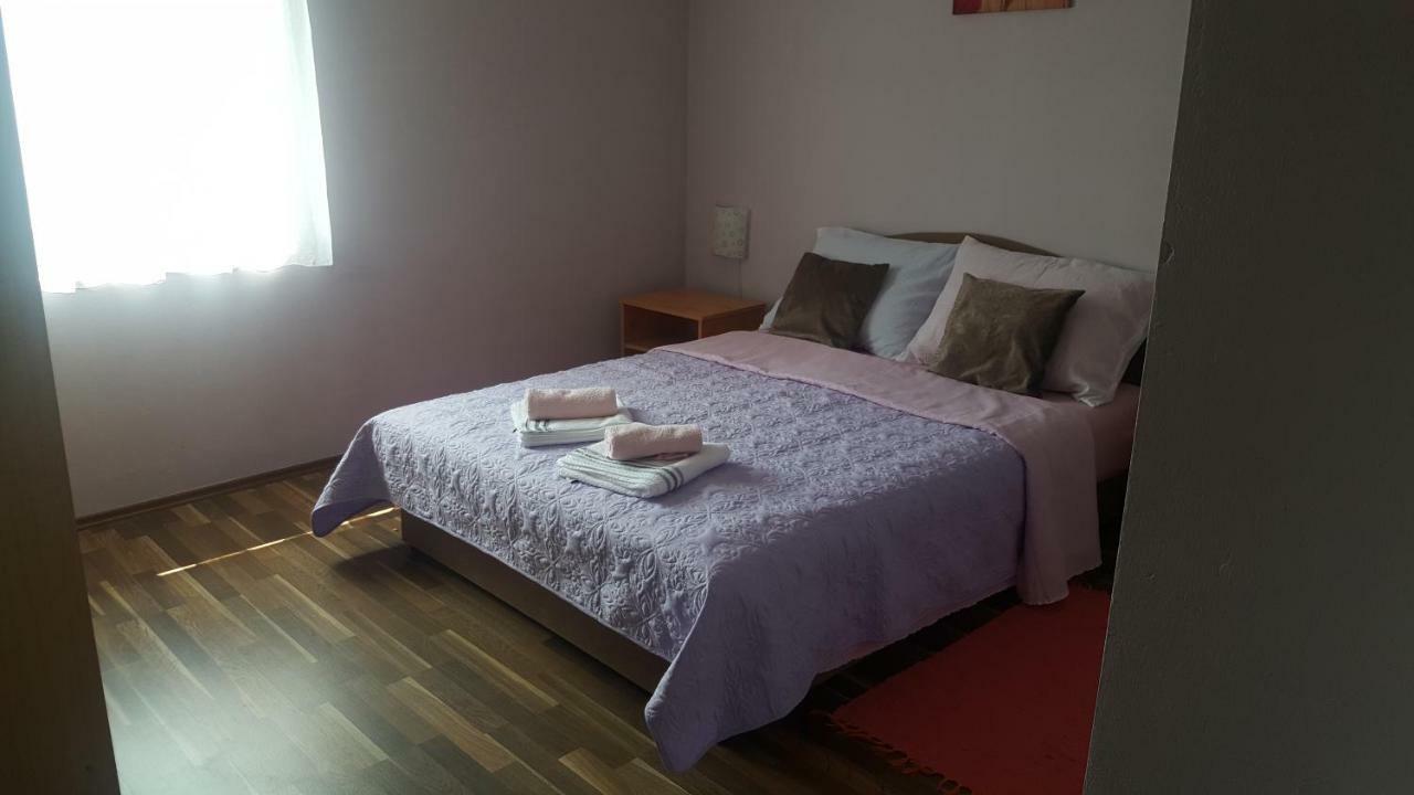 Apartman Nina Licko Petrovo Selo Dış mekan fotoğraf