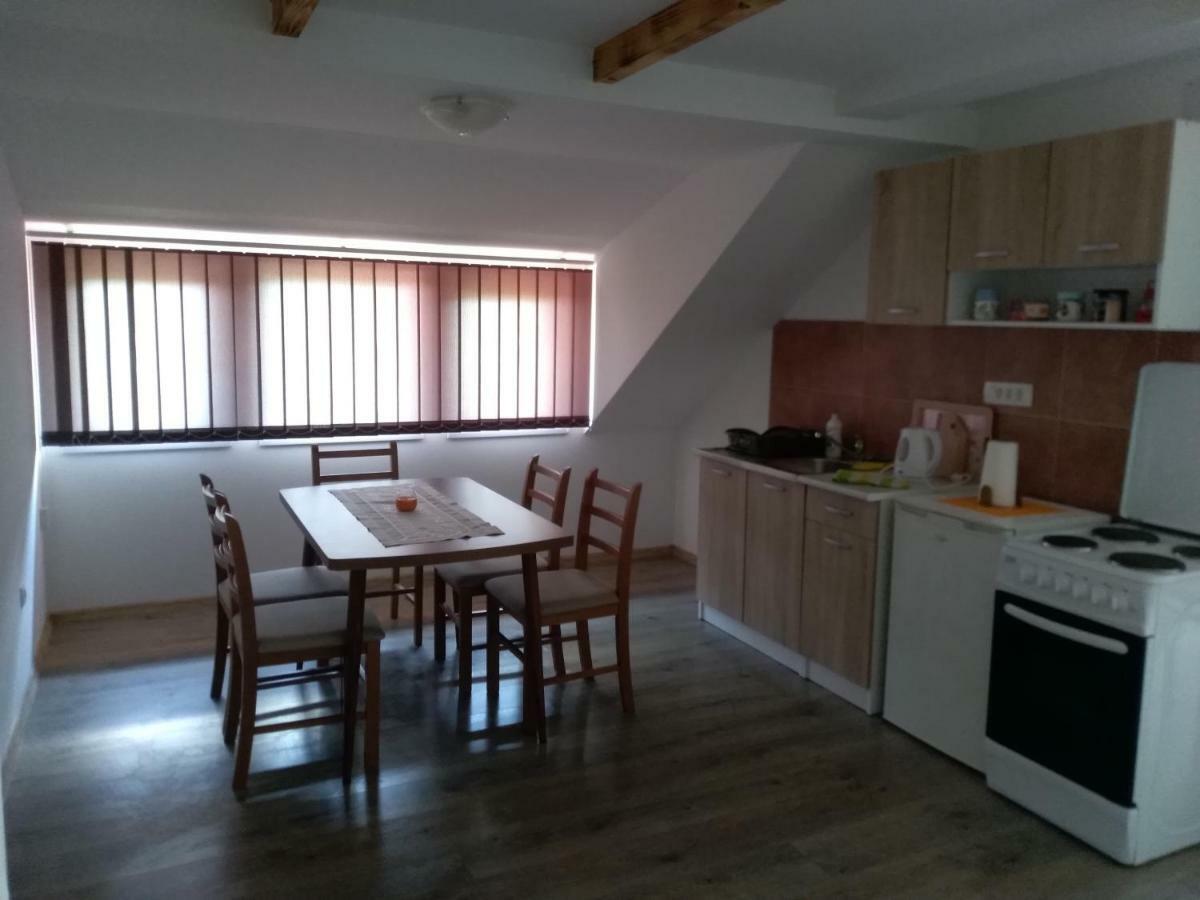 Apartman Nina Licko Petrovo Selo Dış mekan fotoğraf